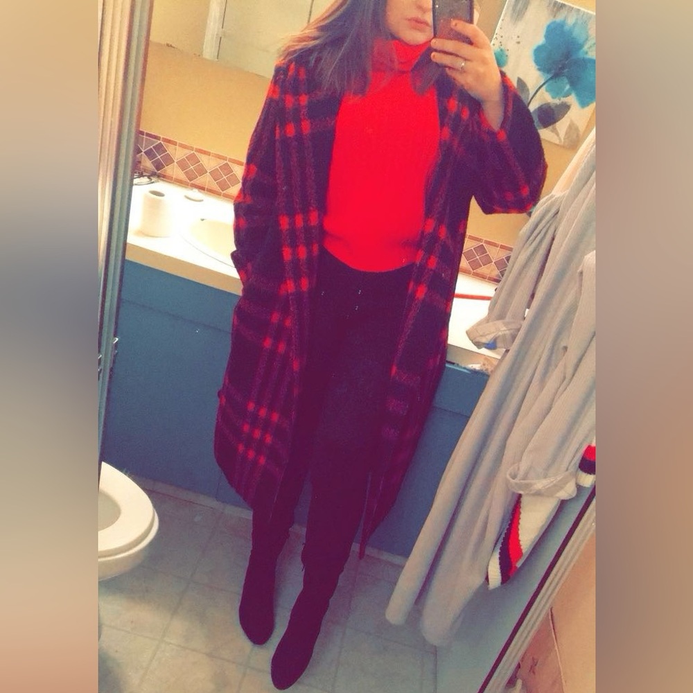 Red Ribbed Turtleneck Sweater - Picture 7 of 7